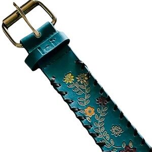 l.e.i. NWOT Large Vegan Teal Engraved Floral Belt